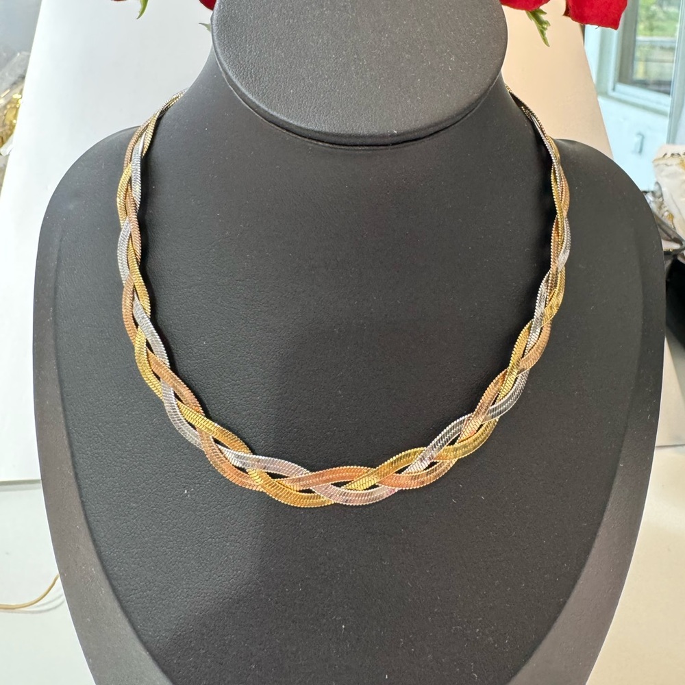 Really pretty Tri-Color 18k plated necklace